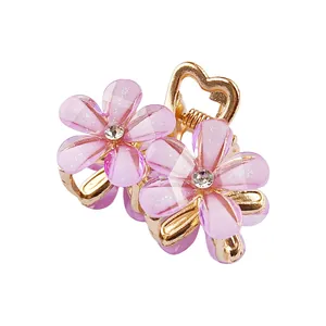 Pince à cheveux fleurie avec strass roses et base en métal doré pour femmes élégantes