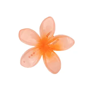 Dettaglio ravvicinato di una molletta per capelli a forma di fiore sfumato da 4,5 cm