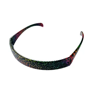 Detail of folding headband with leopard print and rainbow gradient anti-slip teeth