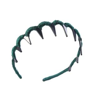 Serre-tête ondulé en tissu vert foncé avec pointes noires et design punk antidérapant