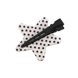 Pinza para el pelo en forma de estrella con lunares negros y clip de metal negro