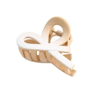 Detailed side view of 4cm gradient hollow 8-shape hair claw clip with cream finish