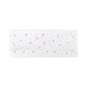 Fascia sportiva unisex bianca con motivi lunari in metallo argento e borchiette