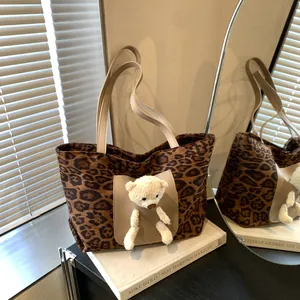 Damen Leopardenmuster Tragetasche Mit 3D Plüschbär Große Kapazität PU Leder Schultertasche Lässig Mode Tier Handtasche