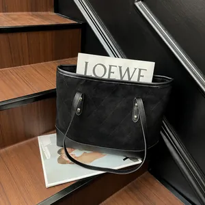Sac cabas noir matelassé rétro à grande capacité pour un style chic et quotidien