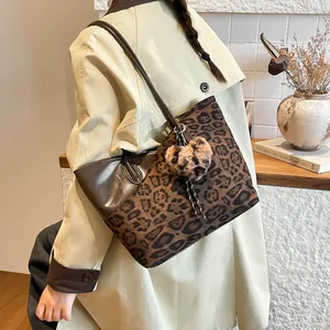 Retro leopard print tote bag with faux leather patchwork and heart pendant accessory