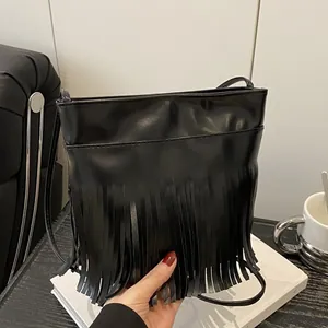 Women Faux Leather Tassel Shoulder Bag Simple Solid Color Crossbody Bag With Magnetic Clasp Fashion Daily Use Purse