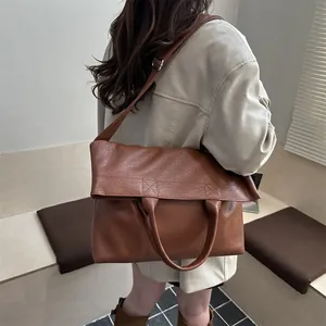 Borsa tote in pelle marrone da donna con grande capacità e tracolla regolabile alla moda
