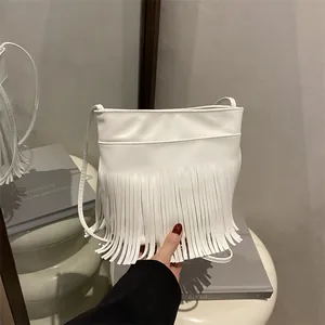 Damen Retro Fransen PU Leder Schultertasche Minimalistische Quaste Umhängetasche Eimertasche Für Den Täglichen Casual Boho Stil