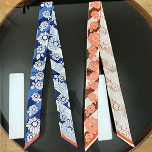 Pañuelos estrechos de seda con estampado floral azul y naranja para pelo y bolsos