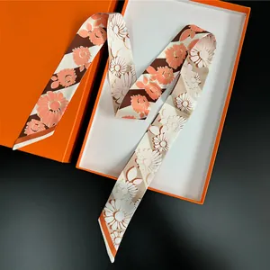 Pañuelo estrecho de seda con estampado de margaritas y rayas en caja de regalo naranja