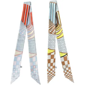 Set di due foulard twilly in seta con motivi geometrici e strisce di tendenza