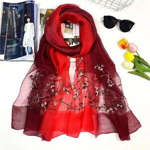 Eleganter Seiden-Wollschal in Rot mit Farbverlauf und feiner Blumenstickerei