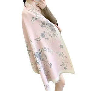 Elegant floral cashmere-feel scarf in soft pink with tassels and warm floral pattern