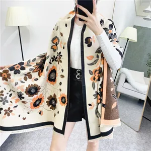 Écharpe châle bohème d'hiver avec motif marguerite et franges en beige et orange