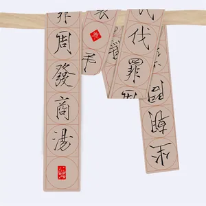 Écharpe de style chinois vintage avec calligraphie traditionnelle sur tissu beige