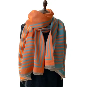 Écharpe en cachemire synthétique à rayures géométriques orange et bleu avec franges
