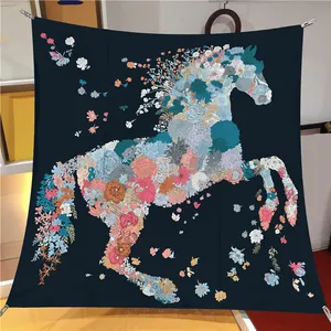 Luxe vierkante zijden sjaal met floraal paardenpatroon in diepzwart met digitale print