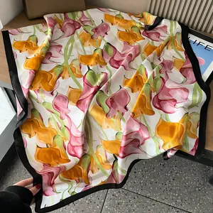 Elegante sciarpa in seta con stampa di tulipani e bordi neri per la primavera