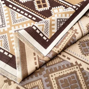 Detailopname van dikke pashmina sjaal met geometrisch jacquardpatroon en gerafelde randen