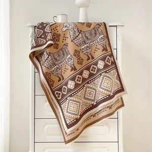 Dikke pashmina sjaal in etnische stijl met alpaca patroon in bruin en kaki franjes