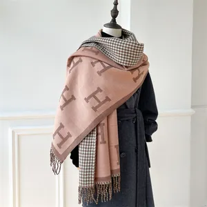 Thick cashmere-style scarf with H-letter patterns and houndstooth pattern with tassels