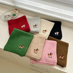 Collezione di sciarpe in maglia con ricamo a forma di cane carino in otto vari colori