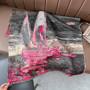 Detalle del chal grueso de imitación de cachemira con jacquard de velero y flecos
