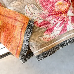 Dettaglio di sciarpa tessuta a fiori pittura a olio con nappe e trama jacquard spessa