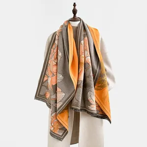 Elegante scialle in cashmere con stampa floreale a olio in tonalità arancio e beige