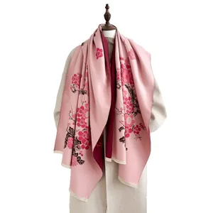 Sciarpa in finto cashmere con stampa fiori di prugna e design bicolore rosa e bordeaux