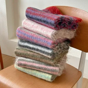 Collection d'écharpes rayées en laine mélangée avec texture mohair moelleuse pour l'hiver