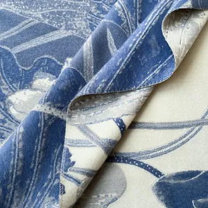 Vue macro du tissu jacquard floral double face montrant le tissage dense et les bords