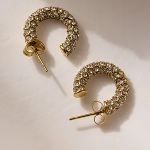 Boucles d'oreilles créoles en C plaqué or 18 carats avec strass scintillants pavés