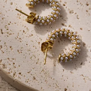 Boucles d'oreilles C vintage plaquées or 18k avec micro-perles pour l'usage quotidien