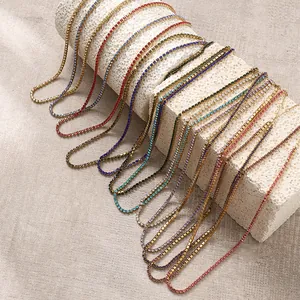 Collier tennis en strass colorés plaqué or avec divers cristaux étincelants