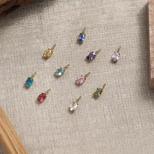 Série de dix pierres précieuses ovales colorées avec griffes dorées et anneaux pour bijoux DIY