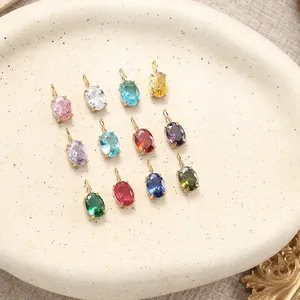 Lot de 12 pendentifs en zircon coloré de coupe ovale avec sertissage à quatre griffes d'or