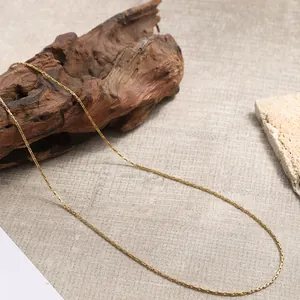 Collana minimalista a catena in acciaio inossidabile placcato oro 18K su base in pietra