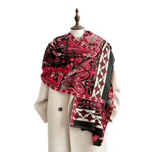 Châle élégant style cachemire à motifs paisley et pompons en rouge foncé et noir