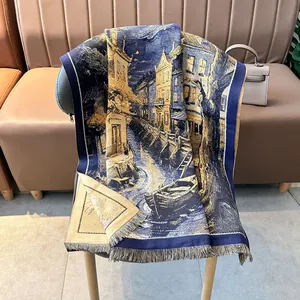 Écharpe artistique femme motif peinture de Venise en bleu et or avec détails à franges