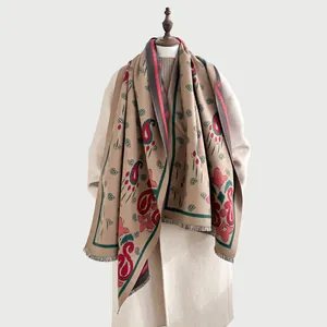 Scialle pashmina jacquard bohémien kaki con motivi paisley rossi e bordi sfrangiati