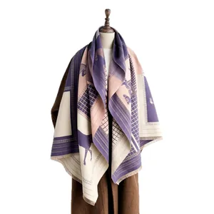 Scialle in cashmere da donna con motivo a cavallo viola, griglia e frange delicate