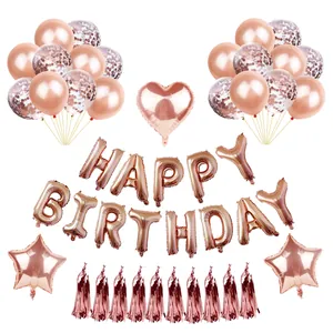 Set dettagliato compleanno oro rosa con palloncini a cuore, stella e coriandoli