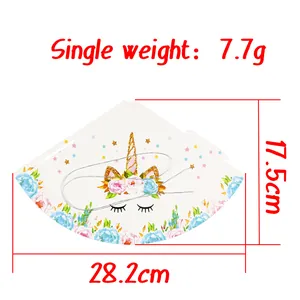 Cappello da festa unicorno disteso con dimensioni 17,5 cm altezza e stampa floreale