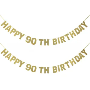 Detalle macro de letras doradas brillantes Happy 90th Birthday para adornos de fiesta