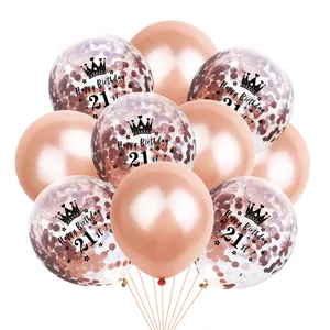 Detail von roségoldenen Ballons zum 21. Geburtstag mit Konfetti und Kronen-Grafik