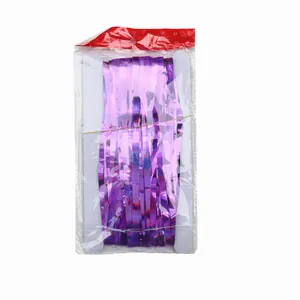Tenda a frange metalliche viola per fondale di festa in confezione retail