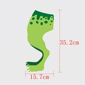 Détail de décoration de fête verte en forme de patte avec griffes et dimensions