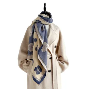 Châle élégant en imitation cachemire avec motifs camélia bleu et beige pour l'hiver